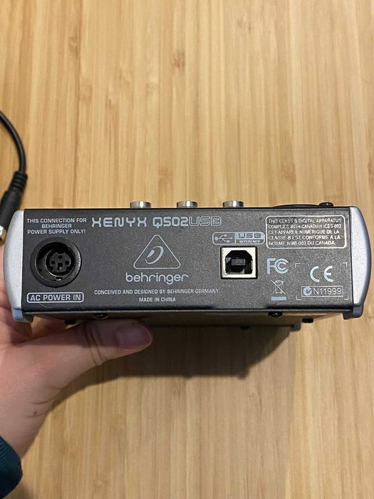 Mesa de Som Behringer Q502USB