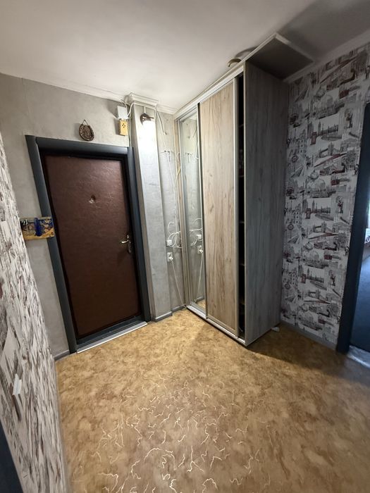 Продам 3 кімнатну квартиру в центрі міста .