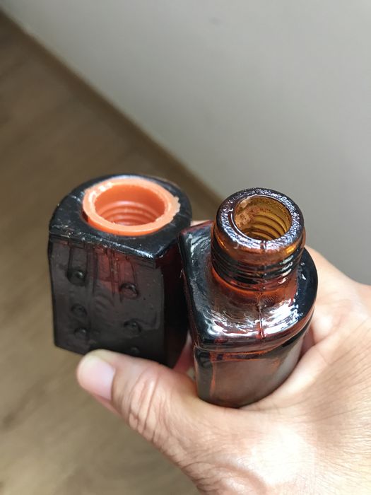 Garrafa de vidro em forma de viola