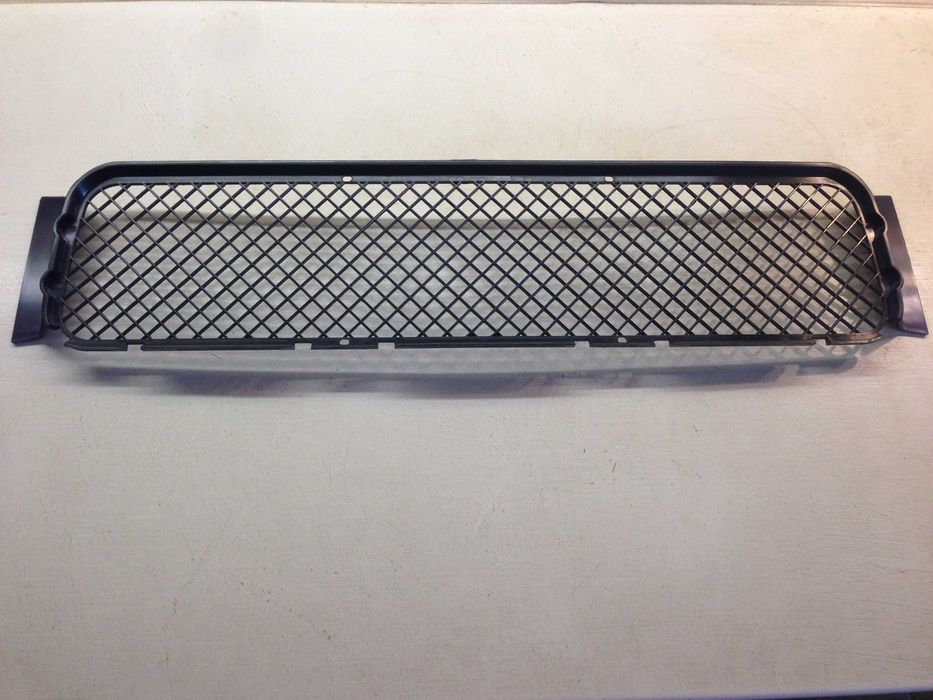 Сетка в передний Мбампер БМВ Е36  (Тайвань и оригинал) 51 11 2 250 685