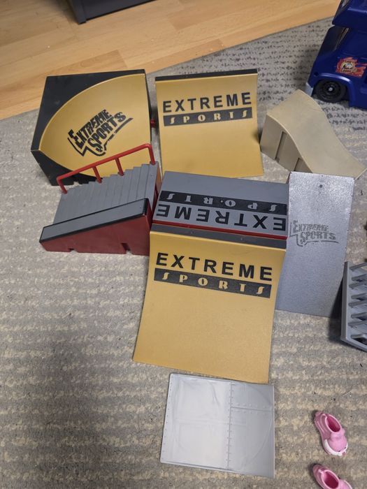 Finger board deskorolka skate park bus