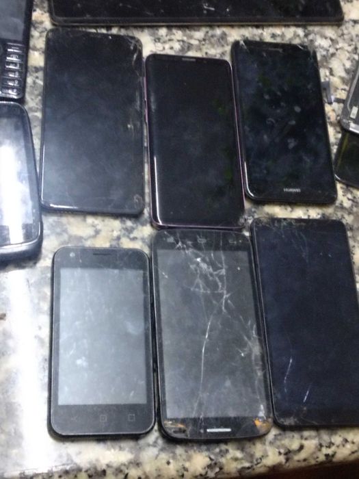 Telemóveis e eletrônicos para peças ou reparação