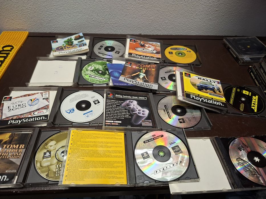 Consola ps1 com jogos.