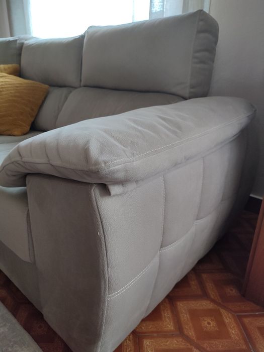 Sofá ajustável três lugares