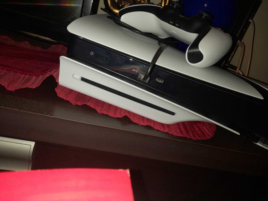 Playstation  5 pro com peca de intruducao de cd ja incorporada