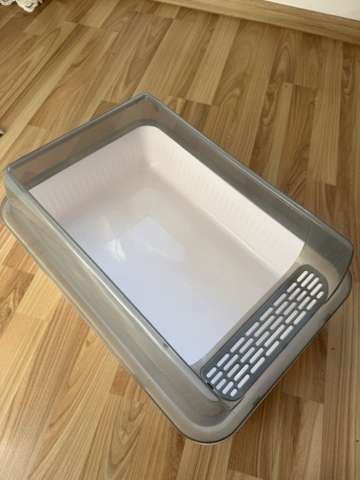 Лоток для кота сірого кольору