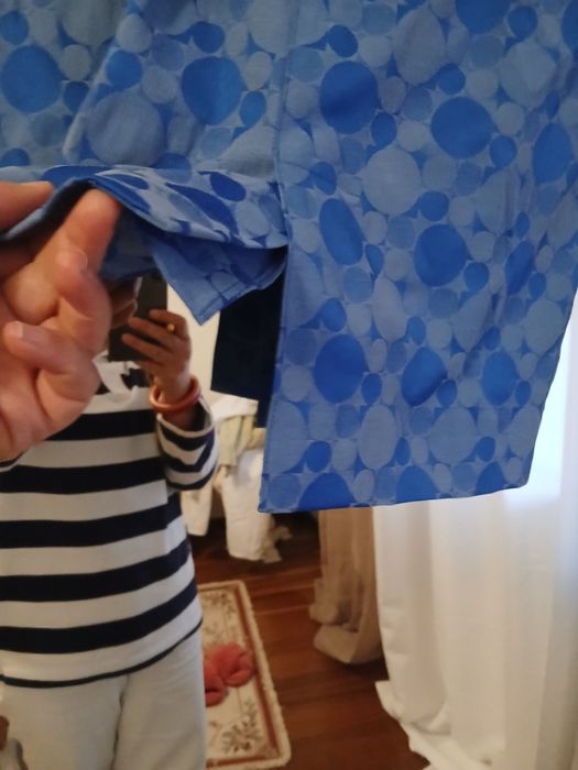 Saia tons azul as bolas, veste pequeno, cintura estreita, 2 rachas
