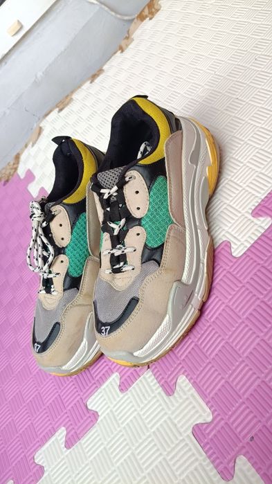 Кросівки 37 жіночі