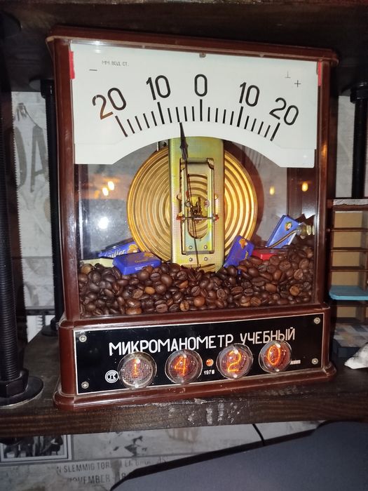 Ламповий годинник  в ретро стилі