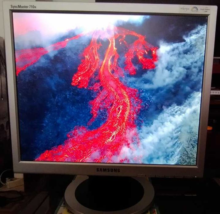 Monitor LCD Samsung SyncMaster 710N 17" VGA/HDMI como Novo