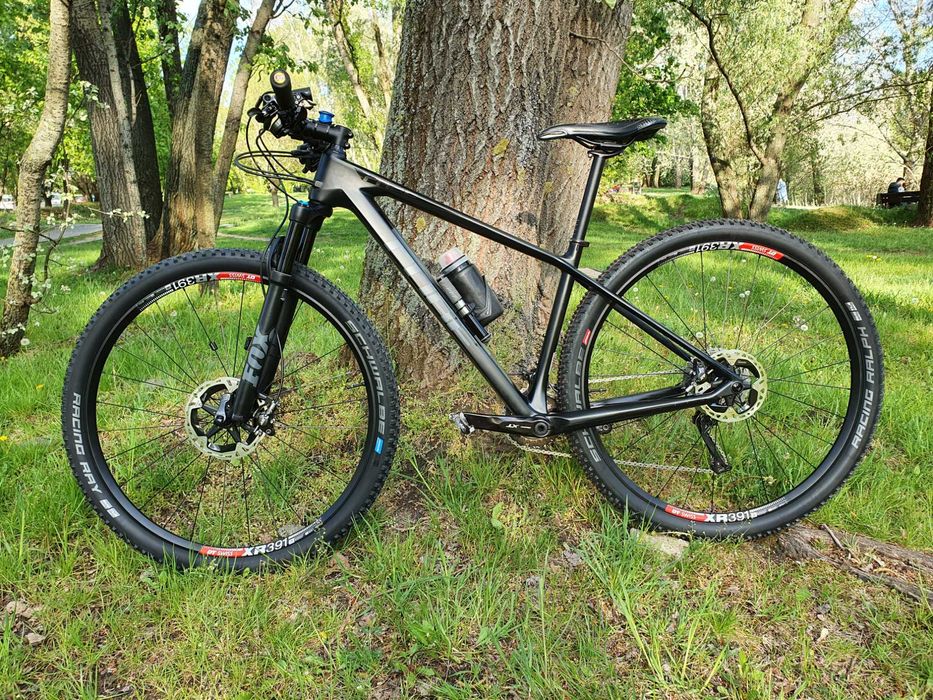 Cube Reaction C62 Race carbon/grey 17" plus gratis