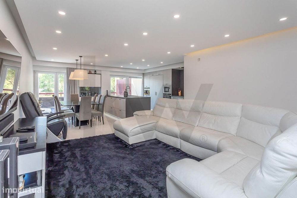 Apartamento T4 |  Parque dos Poetas l Terraço  com 50m2 e Box com  2 l