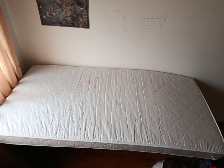 Vendo colchão de espuma Solteiro