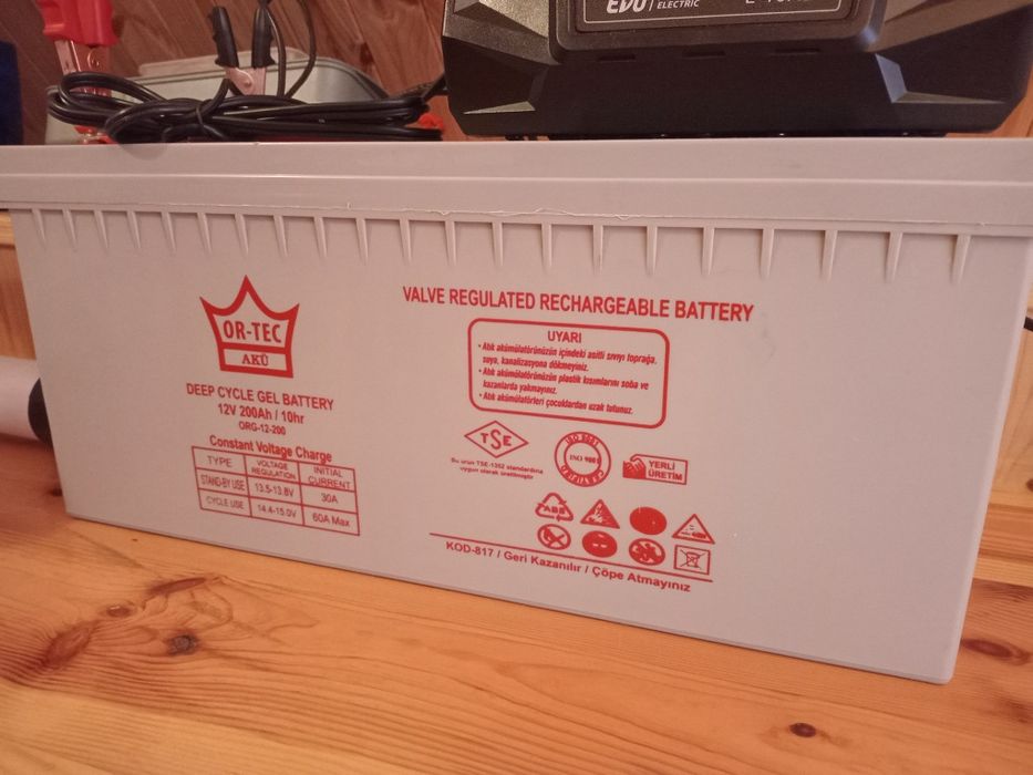 Продам акумулятор гелевий QR-Tec 12V 200 Ah. Інвертор. Зарядне.