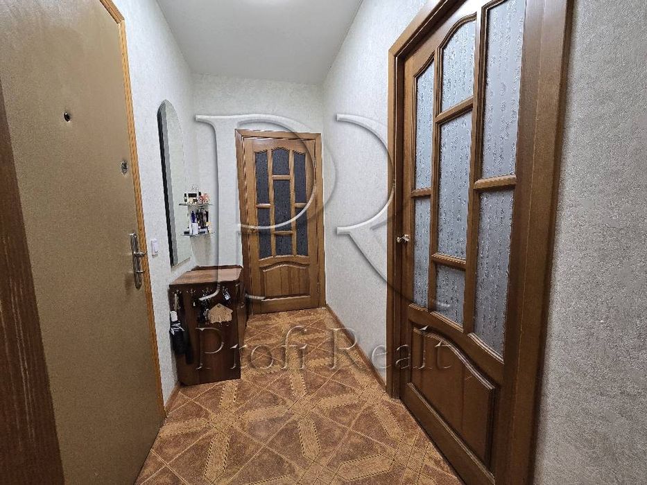 Продаж 2 кімн. квартири на Теремках вулиця Луценка 5