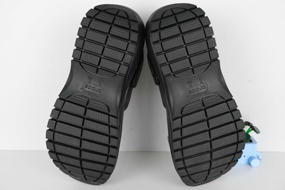 Crocs  classic mega crush sandal     rW10