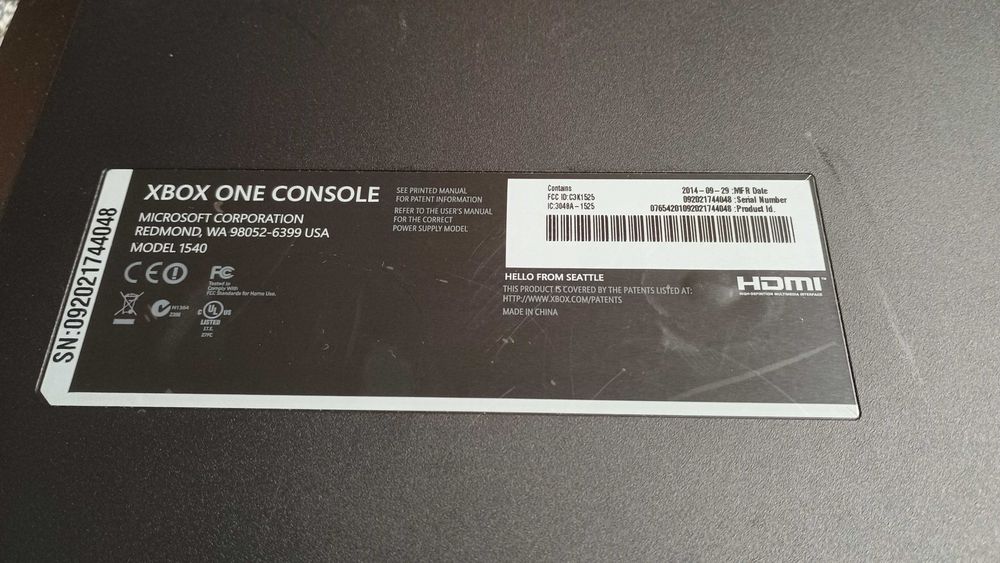 Konsola XBOX ONE + Kinect,  PAD, Zasilacz z okablowaniem