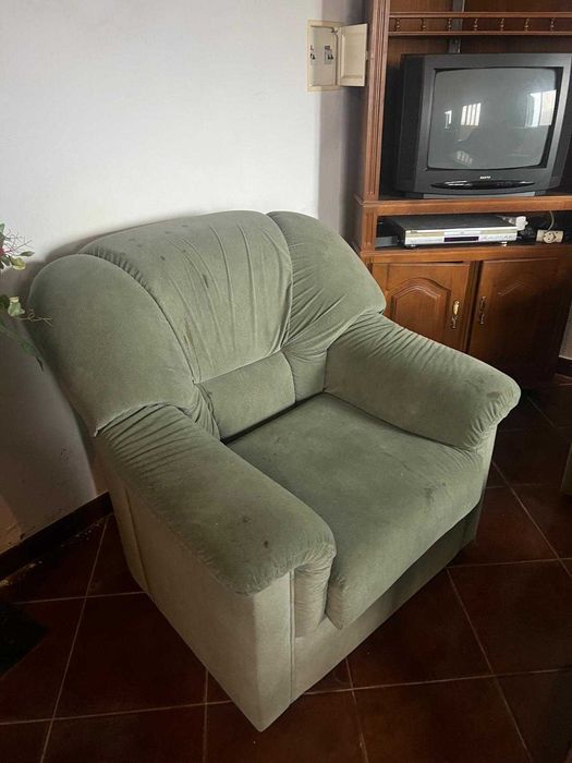 Conjunto de 3 sofás e 1 mesinha de centro