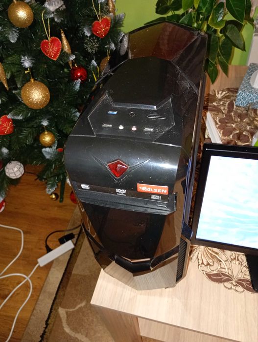 Komputer wraz z monitorem