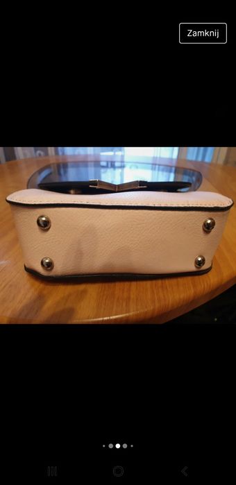 Mała torebka w kolorze pudrowego różu