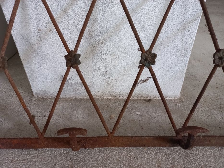Cabide antigo em ferro 75x30x25cm