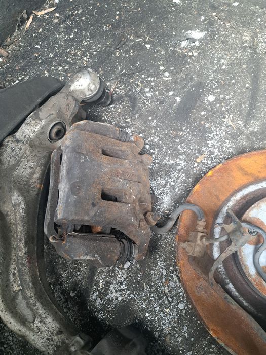 супорт гальмівний перед R L Nissan Infiniti G25 G35 G37 08-13