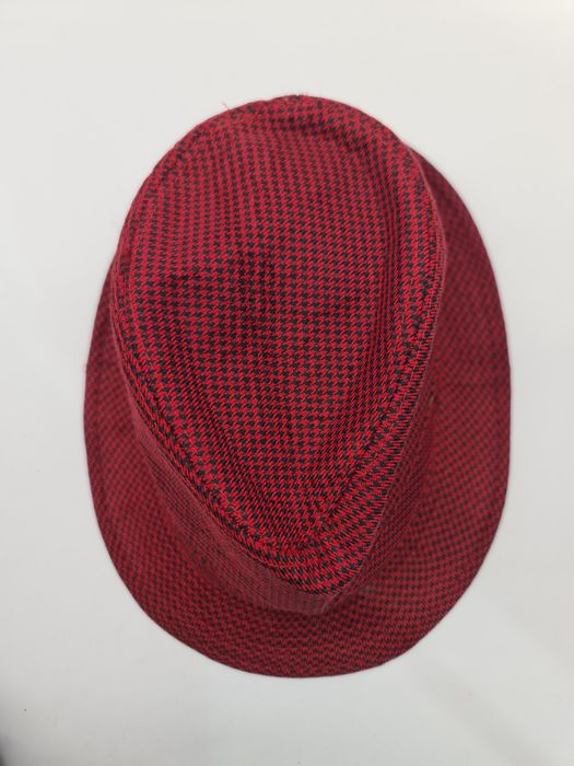 Chapéu unisexo vermelho e preto