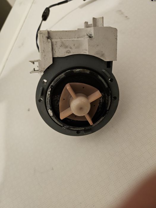 Silnik pompy wody pralki samsung  WF60F4EFW2W