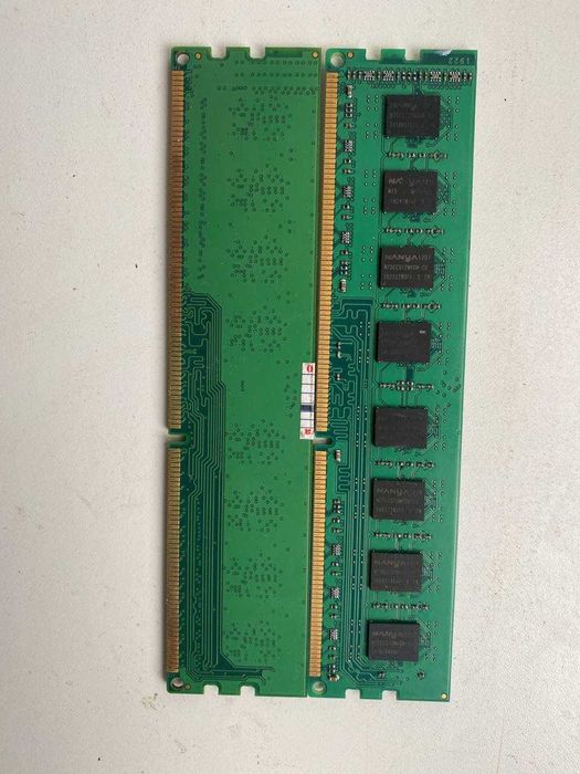 Оперативная память DDR 3 .6ГБ.