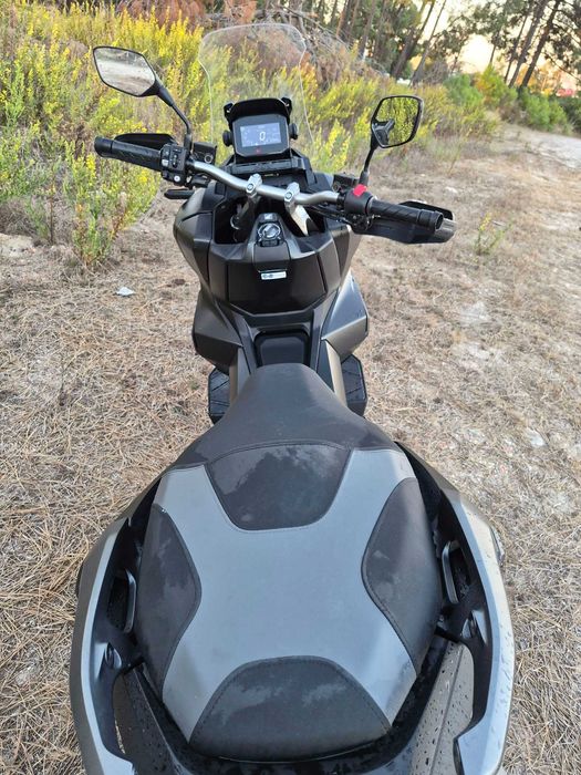 Honda ADV 350 Pequena queda