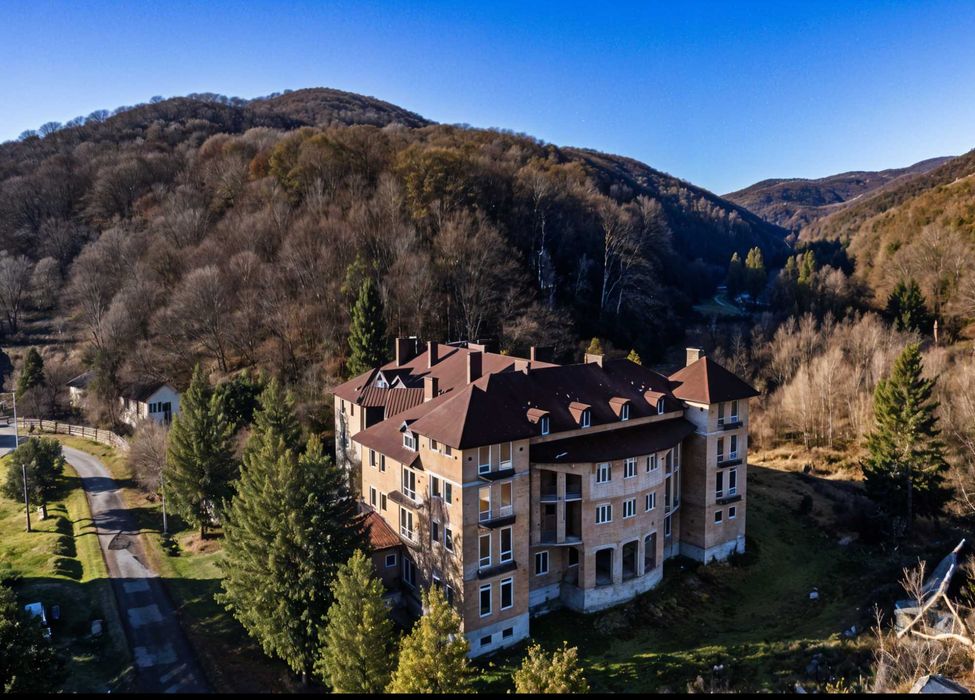 Готельний комплекс у Карпатах: 40 номерів, ресторан, басейн!