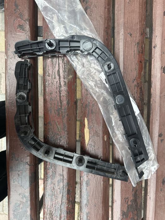 Направляючі крил/бампера Model 3