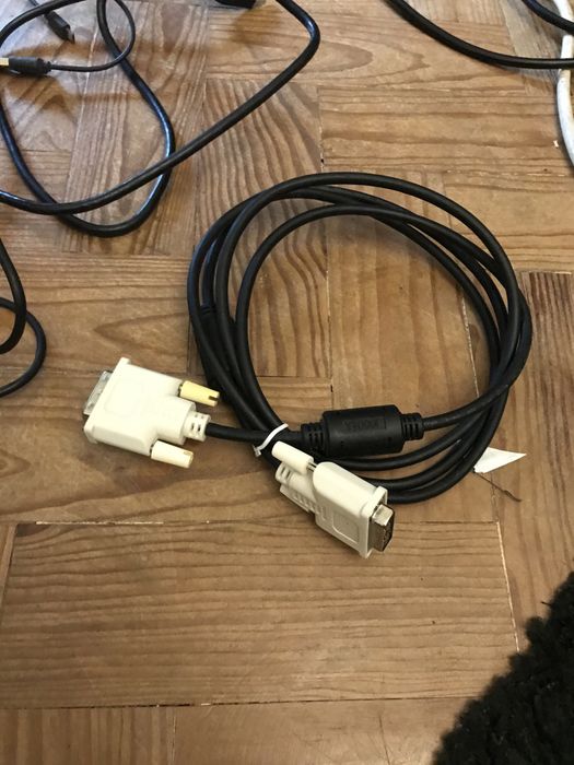 Varios cabos para computador