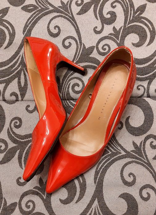 Sapato encarnado marca Zara