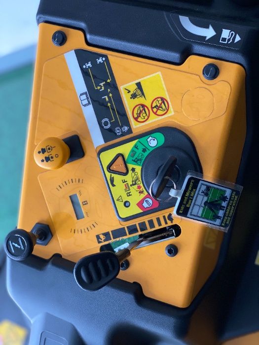 Traktor Ogrodowy Cub Cadet ZERO-TURN XZ3 122cm / V-Twin Kawasaki 24 km