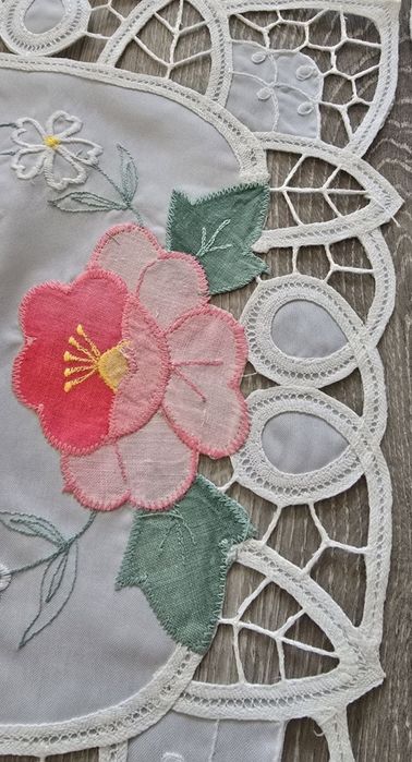 Serwetki haftowane - komplet