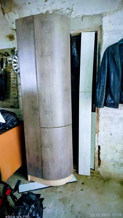 Продам кухонний кутовий шкаф.