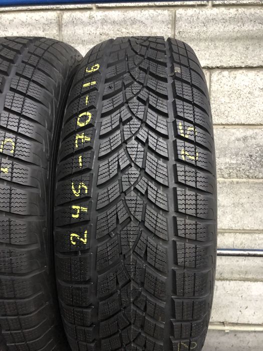 Зимові шини 245/70 R16 (111T) GOODYEAR