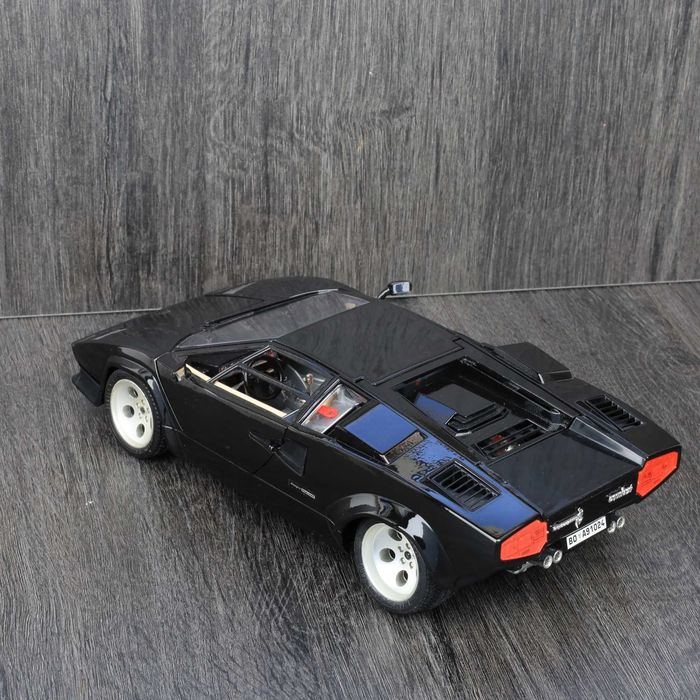 Lamborghini Countach 1/18 Bburago