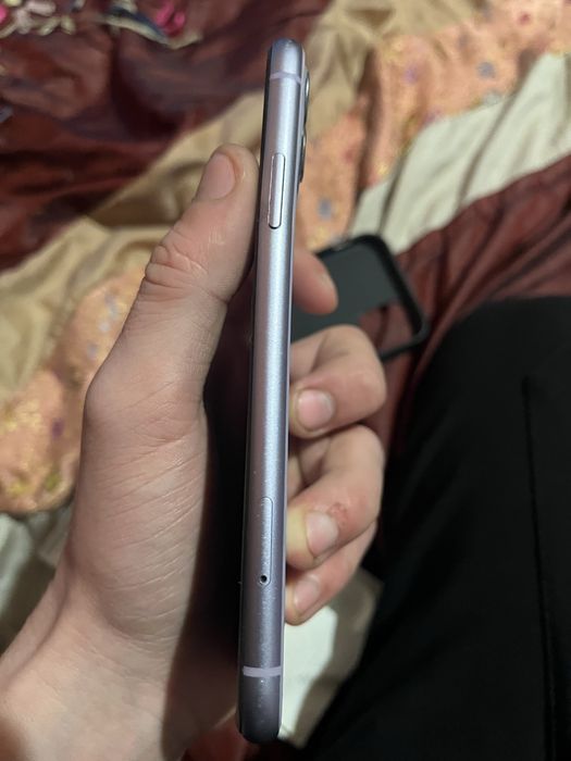 Продам айфон 11 на 64 гб