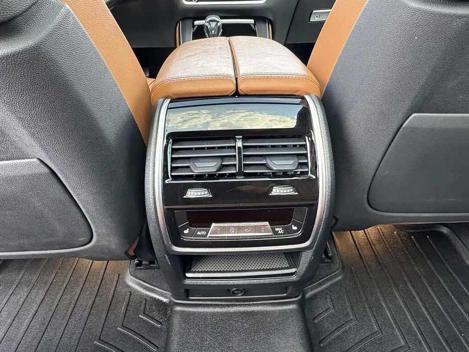 BMW X5 xDrive50i      2019