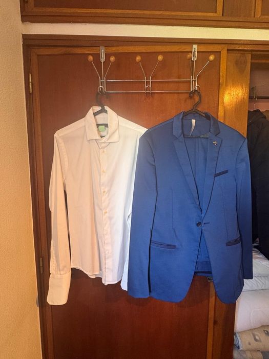 Vendo fato Azul e Camisa Branca