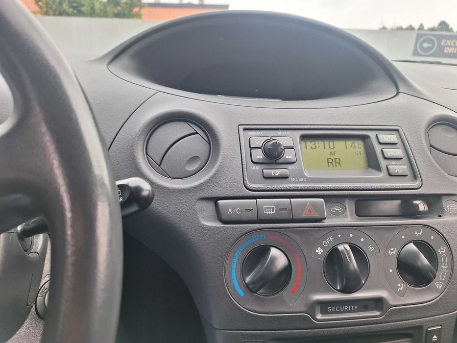So 220km  yaris em excelente estado de conservação