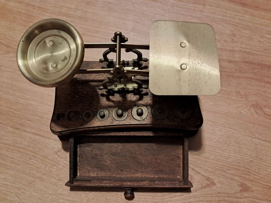 Antyczna waga pocztowa