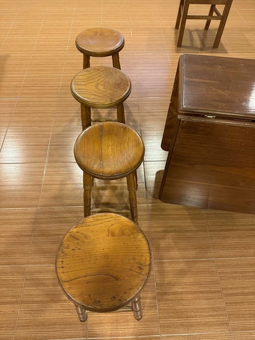 Conjunto Mesa, Cadeiras e Bancos