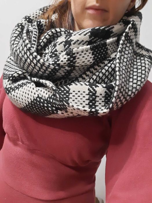 Ciepły komin marki Reserved