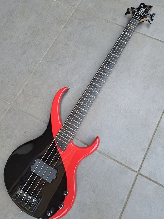 Gitara basowa Kramer aktywna.