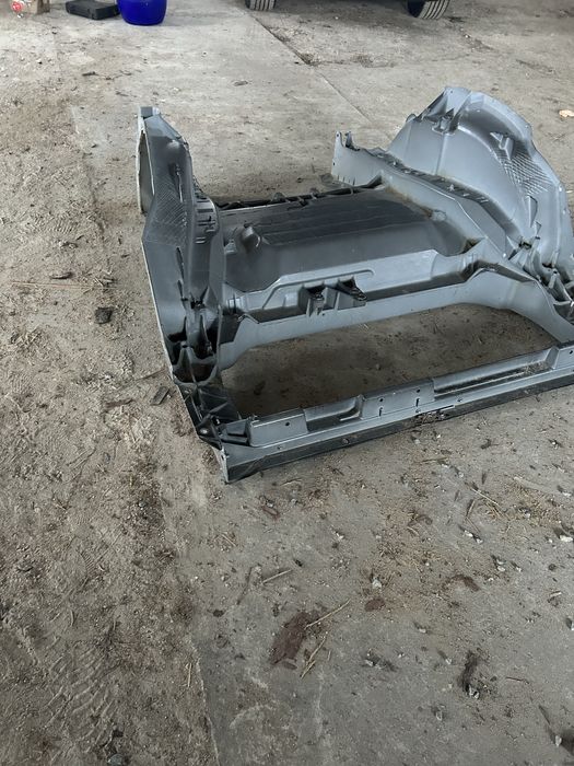 Задня частина Тесла МоделY