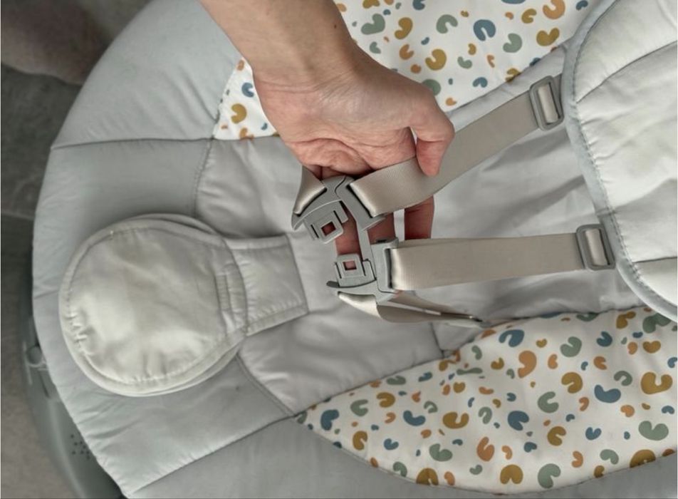 Заколисуючий центр kinderkraft lumi 2