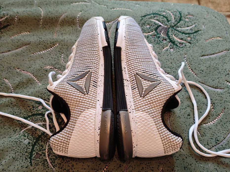 Кроссовки Reebok (оригинал) фирменные размер-39 стелька-25,5 см.